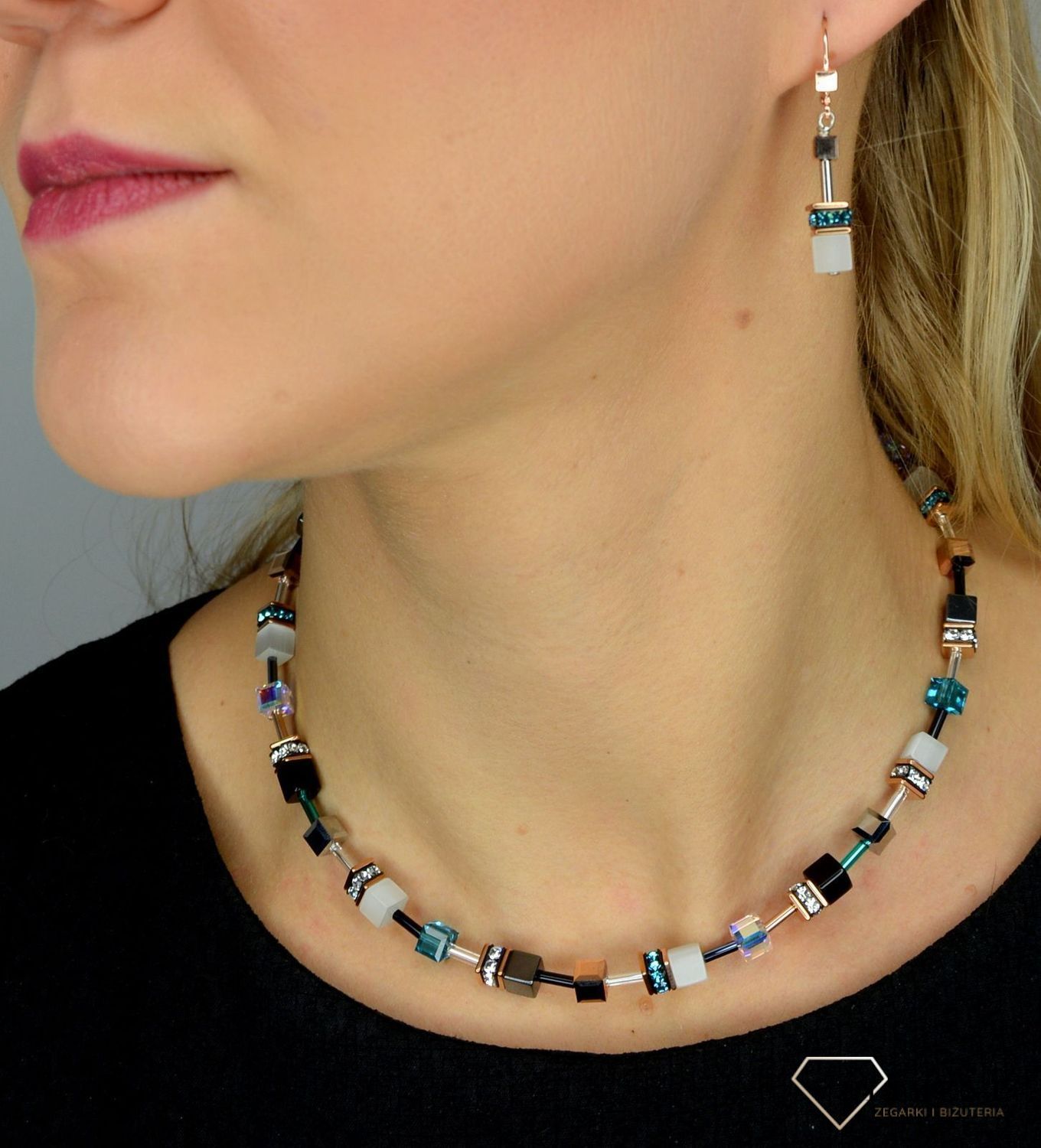 Kolczyki damskie Swarovski tygrysie oko Coeur De Lion 4013200624. Modne, damskie kolczyki Coeur de Lion podkreśla piękno każdej kobiety. Twoja stylizacja zyska wyjątkowy urok, kolczyki ozdobione kryształami Sw.jpg