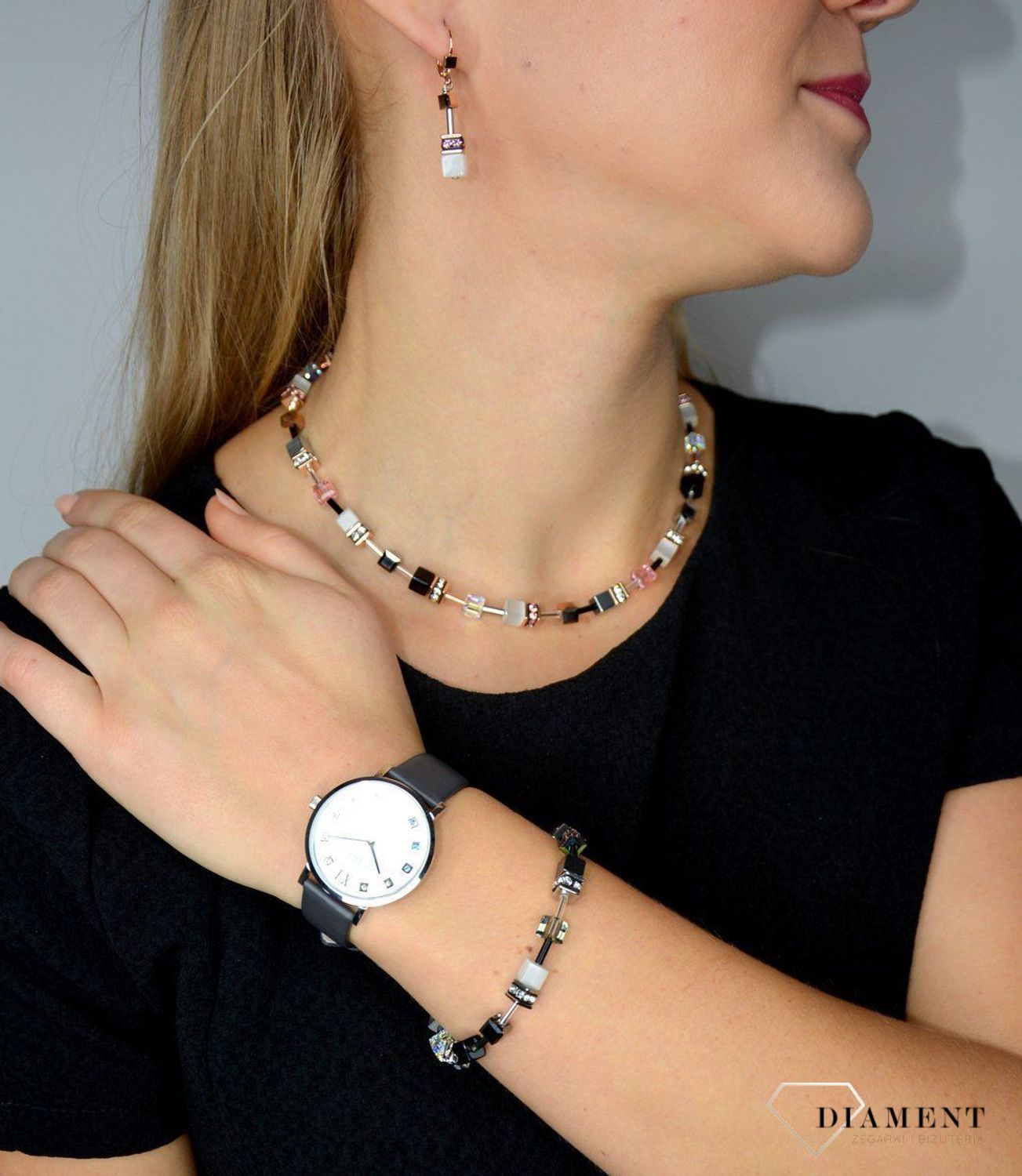 Kolczyki damskie Swarovski jednobarwne tygrysie oko Coeur De Lion 4013201920.  Z eleganckim naszyjnikiem Coeur de Lion każda Twoja stylizacja zyska wyjątkowy urok, ozdobiony kryształami Swarovski® to idealny.jpg