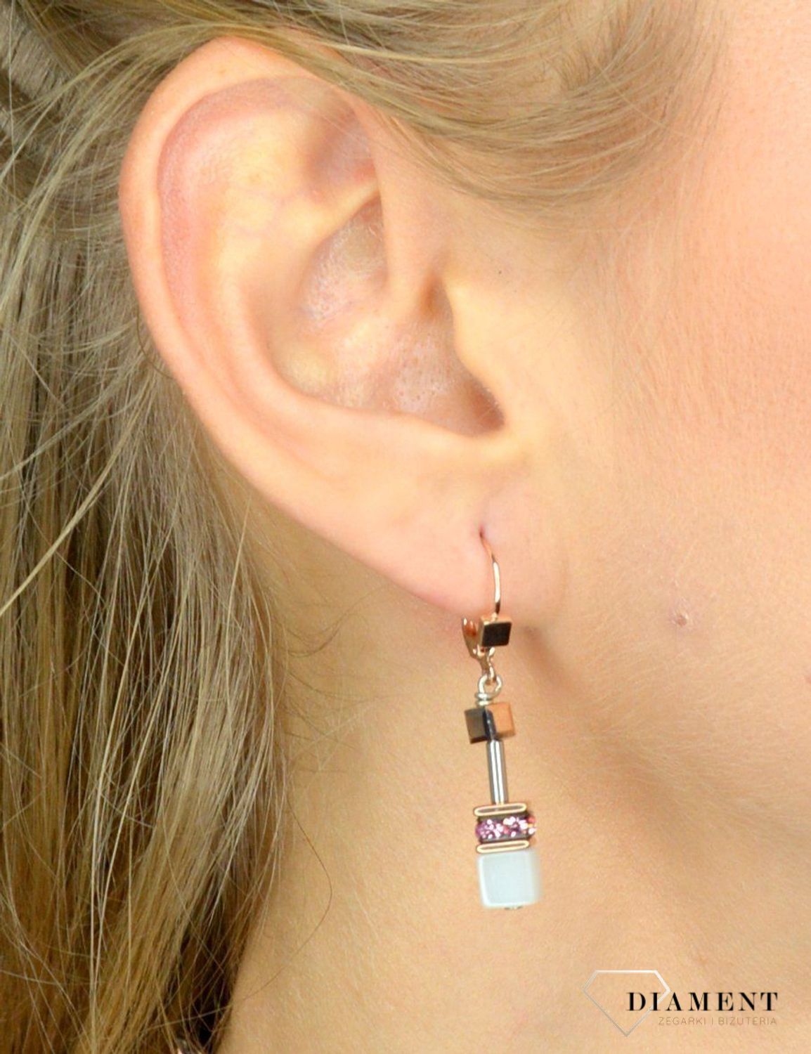 Kolczyki damskie Swarovski jednobarwne tygrysie oko Coeur De Lion 4013201920.  Z eleganckim naszyjnikiem Coeur de Lion każda Twoja stylizacja zyska wyjątkowy urok, ozdobiony kryształami Swarovski® to idealny.jpg