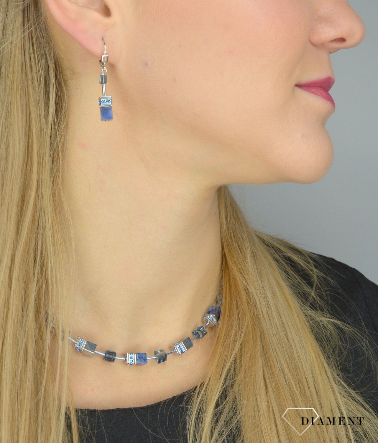 Kolczyki damskie Swarovski sodalit Coeur De Lion 4017200700. Modne, damskie kolczyki Coeur de Lion podkreślą piękno każdej kobiety. Twoja stylizacja zyska wyjątkowy urok, kolczyki ozdobione kryształami Swarov.jpg