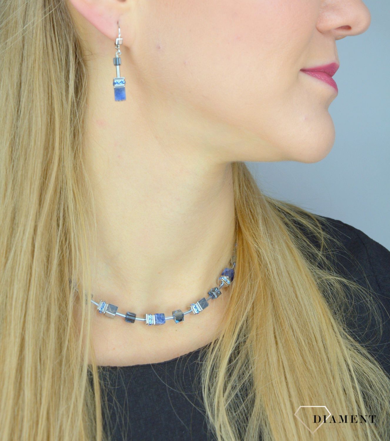 Kolczyki damskie Swarovski sodalit Coeur De Lion 4017200700. Modne, damskie kolczyki Coeur de Lion podkreślą piękno każdej kobiety. Twoja stylizacja zyska wyjątkowy urok, kolczyki ozdobione kryształami Swarov.jpg