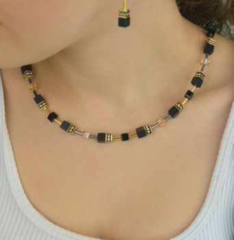 Naszyjnik damski COEUR DE LION z kolekcji GeoCUBE® 4018101316 – onyks, kryształy i złocona stal. Ręcznie wykonany w Niemczech. Czarno-złota elegancja z certyfikatem i etui (3).JPG