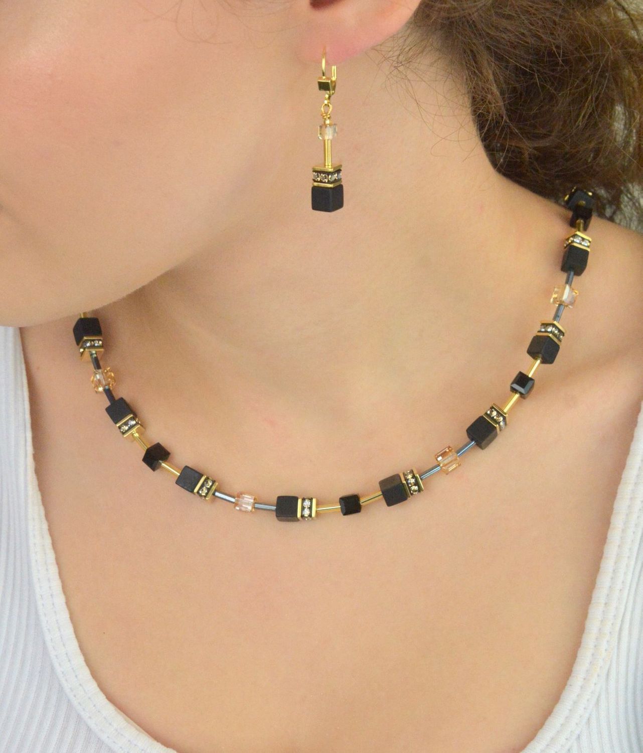 Kolczyki Coeur de Lion GeoCUBE® Onyx 4018201316 – Złote, Swarovski, Bigiel.jpg