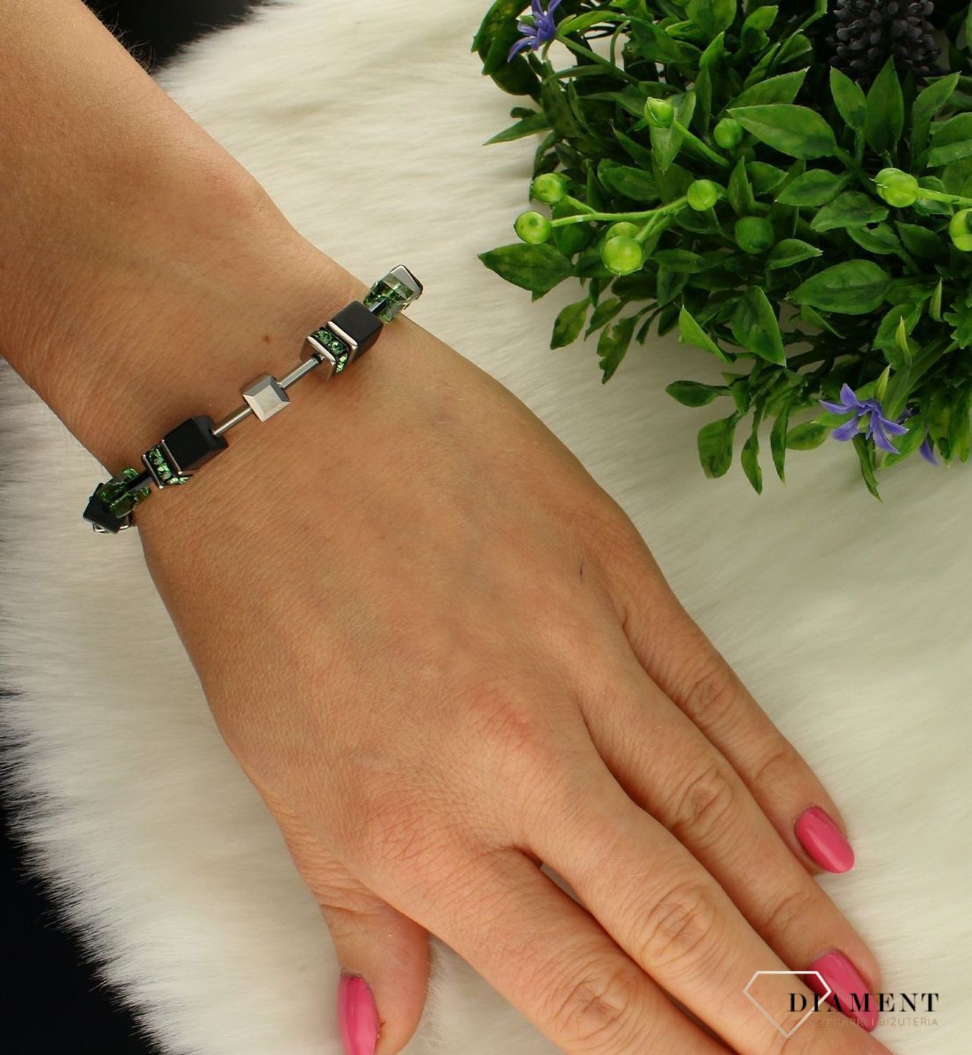 Bransoletka damska Swarovski Coeur De Lion onyks 4018300532.  Biżuteria idealna zarówno na eleganckie, jak i niezobowiązujące okazje wykonana jest z połyskujących kryształów Swarovski® Crystals polaris i kamien.jpg