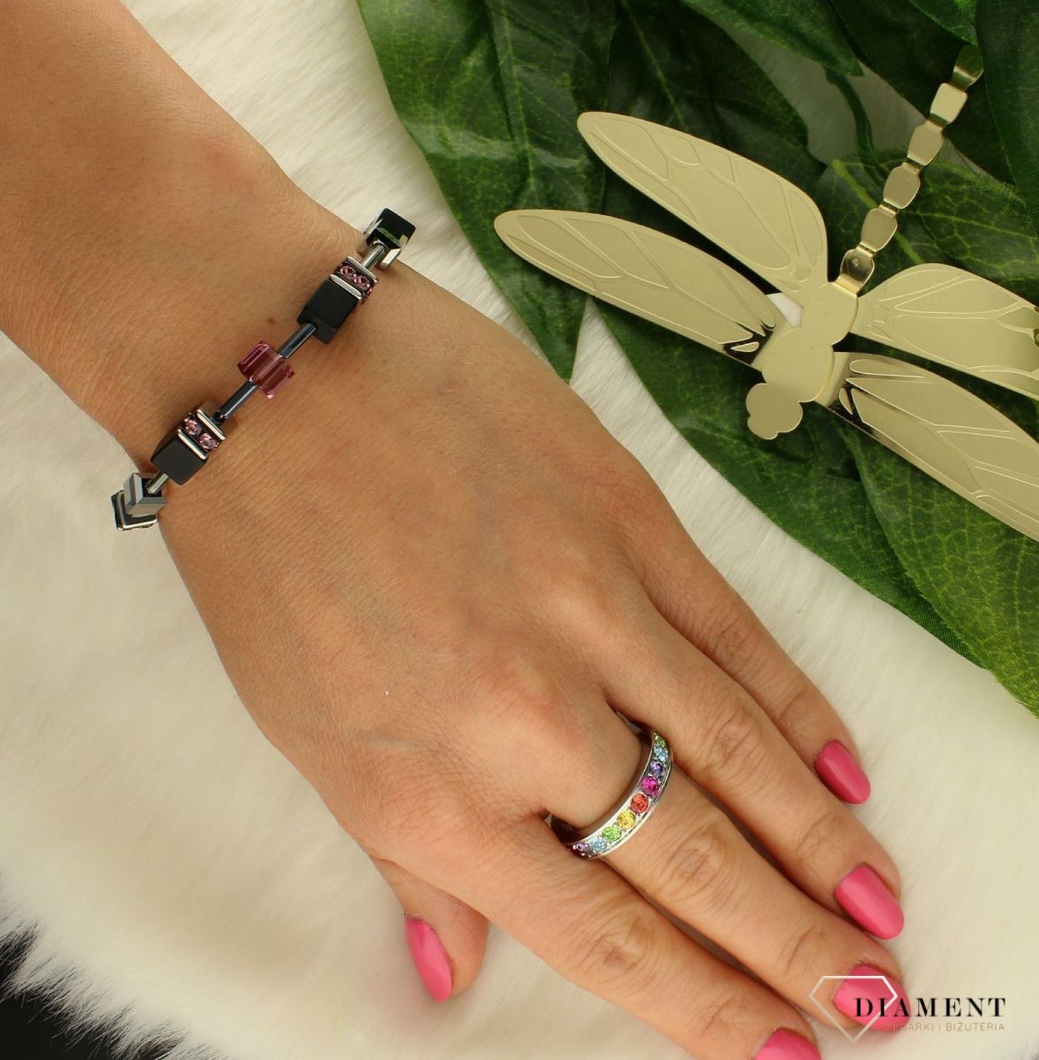 Bransoletka damska Swarovski Coeur De Lion z czarnym onyksem 4018300824. Biżuteria idealna zarówno na eleganckie, jak i niezobowiązujące okazje, ta bransoletka wykonana jest z połyskujących kryształów Swarovsk.jpg