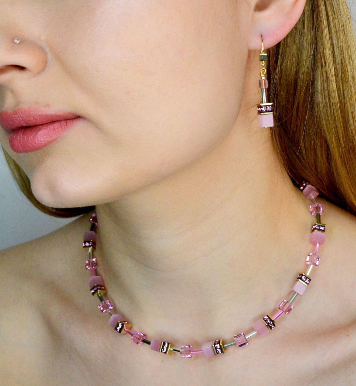 COEUR_DE_LION_402010-1920Naszyjnik damski Coeur de Lion  GeoCUBE Różowe Kocie Oczko 402010-1920⌚ Biżuteria Swarovski.jpg