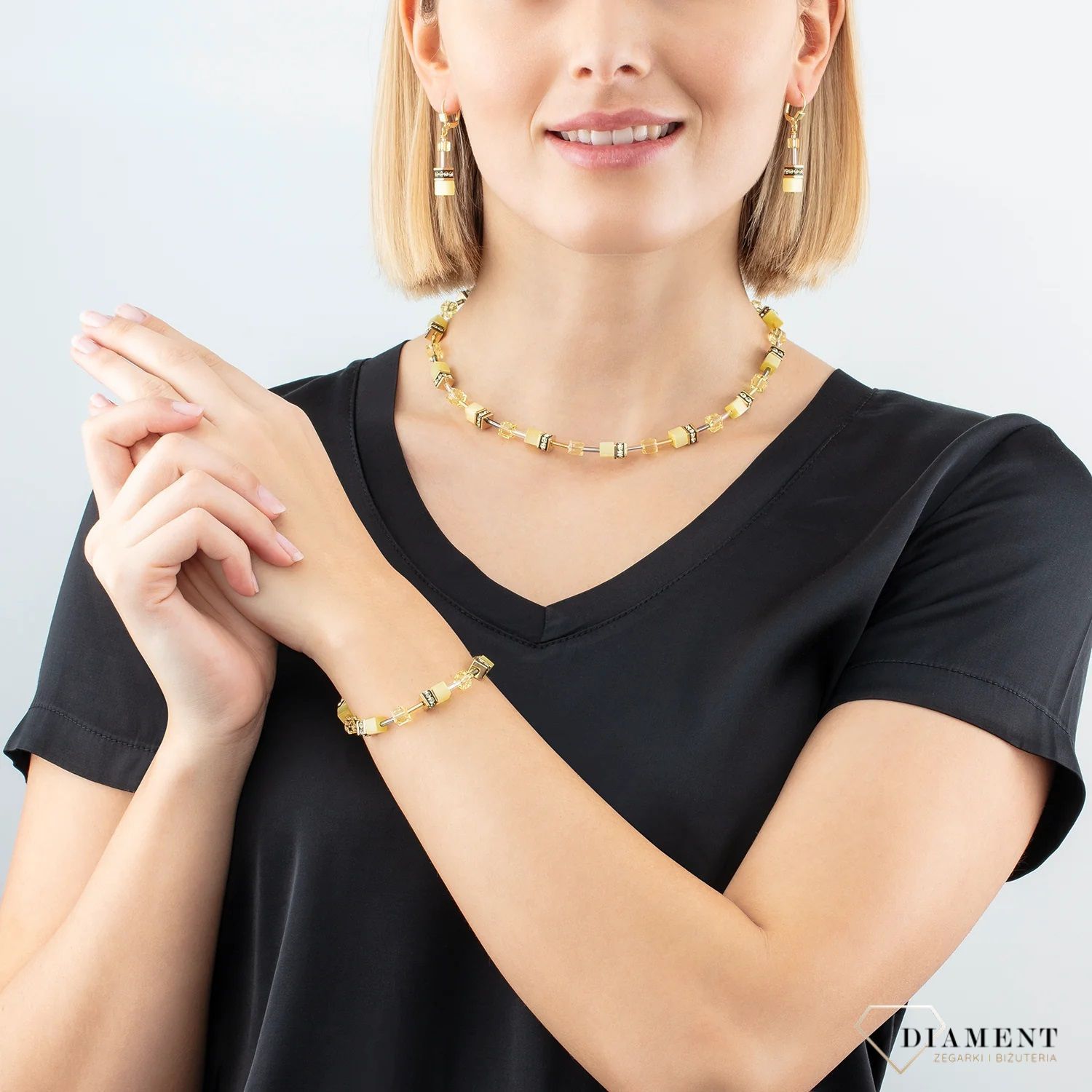 Bransoletka damska Coeur De Lion Iconic Mono Gold 4020300120. COEUR DE LION to nowy koncept biżuterii, wykonanej ręcznie, przy użyciu naturalnych kamieni oraz wysokiej jakości materiałów kryształy Swarovski®, kryształ górski, syntetyczne tygrys.jpg