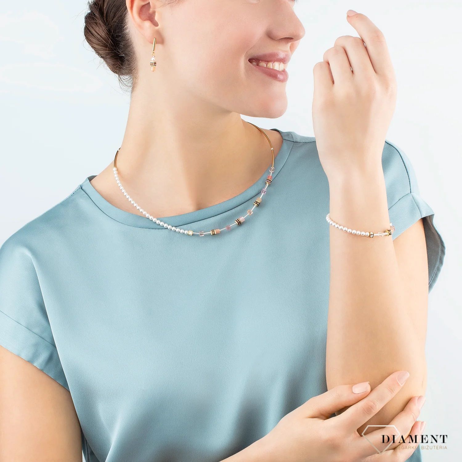 Bransoletka damska Coeur De Lion z pereł GeoCUBE® Mini Fusion Apricot Crush 4087300230. COEUR DE LION to nowy koncept biżuterii, wykonanej ręcznie, przy użyciu naturalnych kamieni oraz wysokiej jakości materiałów.jpg