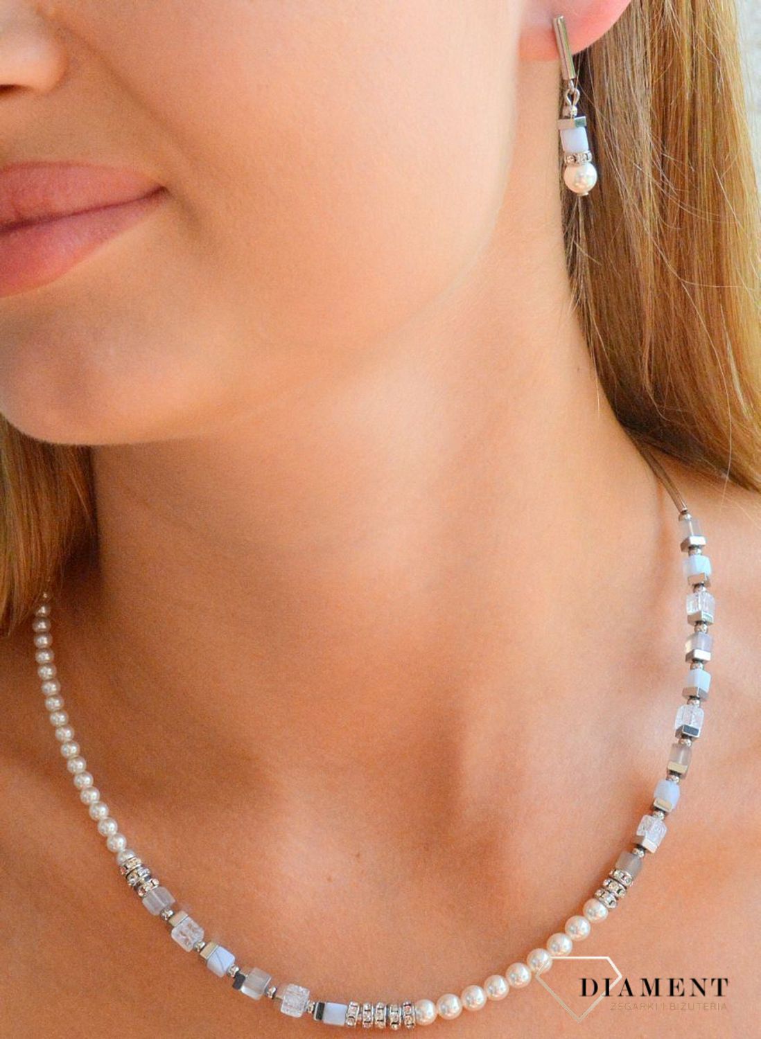 Naszyjnik damski Coeur de Lion Precious Fusion Offset z perłami 4354100720. Naszyjnik damski Coeur de Lion. Naszyjnik z perłami. Naszyjnik stalowy damski na prezent. Efektowna kolia z perłami dla kobiety (2).jpg