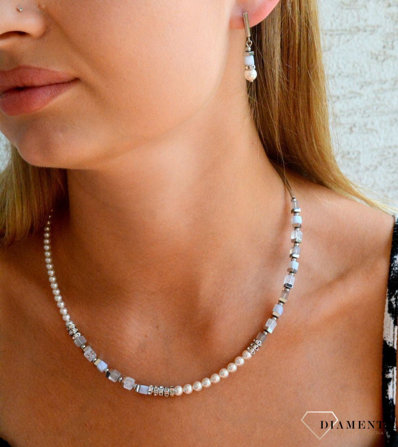 Naszyjnik damski Coeur de Lion Precious Fusion Offset z perłami 4354100720. Naszyjnik damski Coeur de Lion. Naszyjnik z perłami. Naszyjnik stalowy damski na prezent. Efektowna kolia z perłami dla kobiety (2).jpg