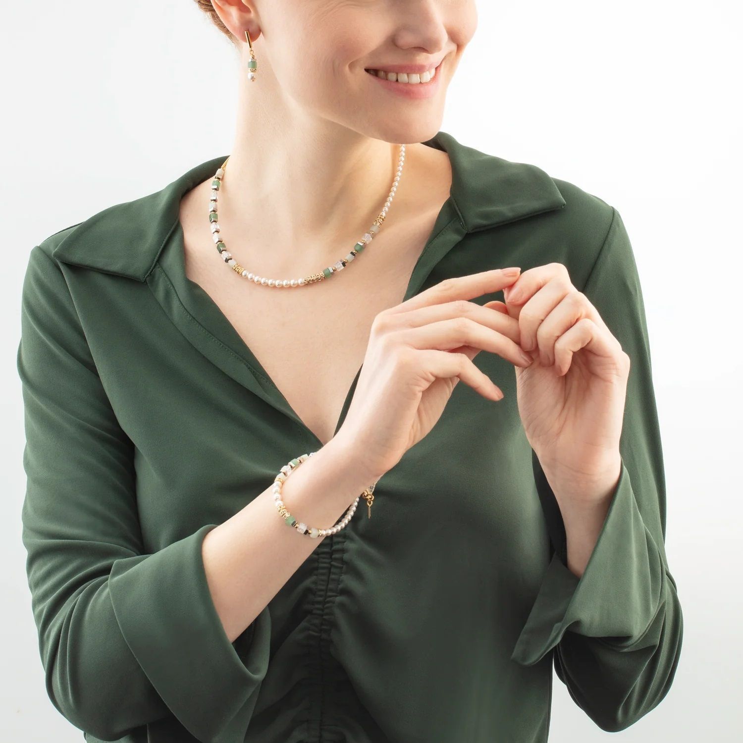 Bransoletka damska Coeur De Lion Amazonit Zielony, awenturyn, Kryształ górski, Kryształowa perła 435430-0500. ✨ Bransoletka Precious Fusion Offset Złoto-Zielona – Naturalna Elegancja 🌿💛1.jpg