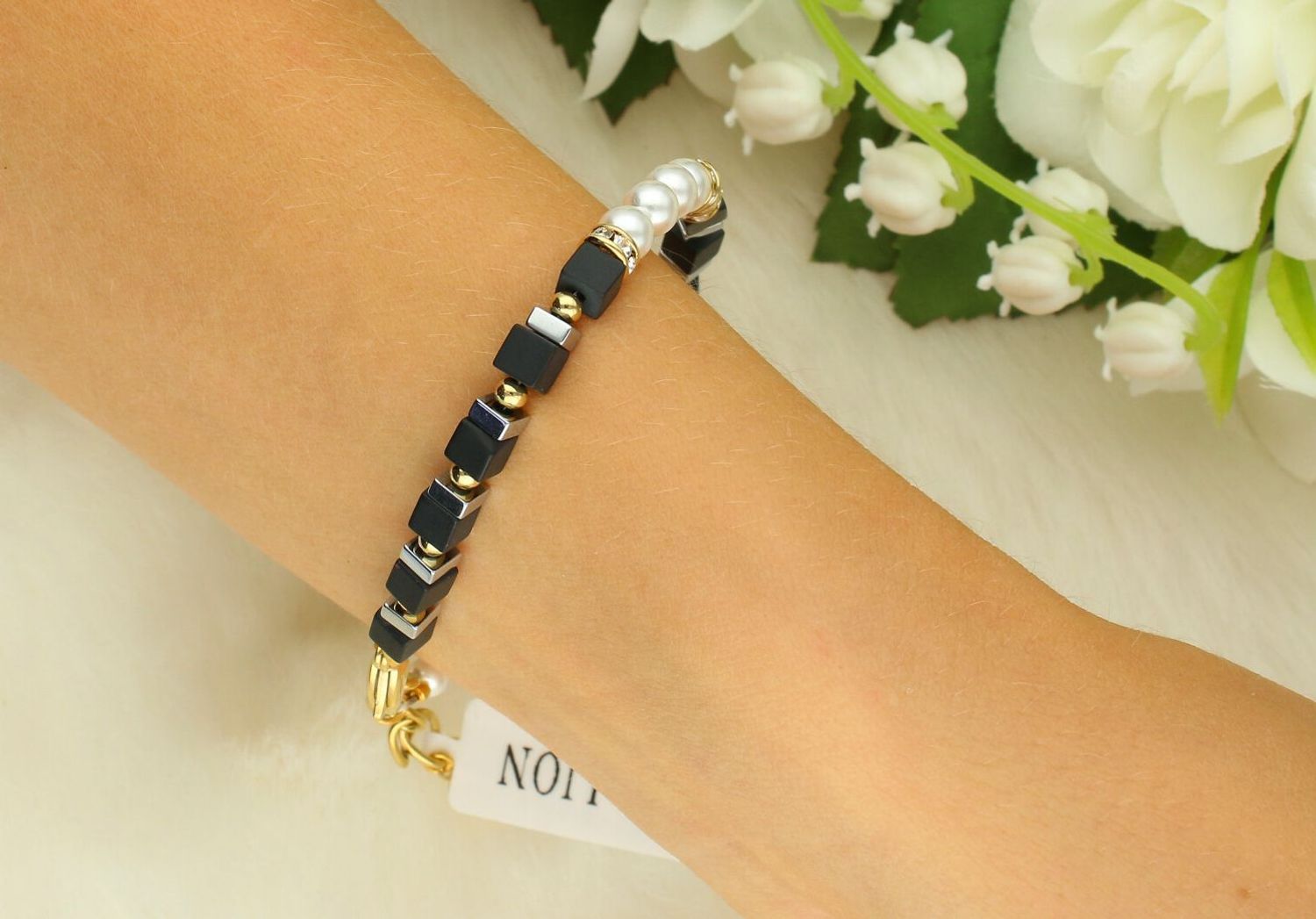 Bransoletka damska Coeur de Lion 435430-1300 Evolution GeoCUBE® z onyksu, pereł, hematytu i kryształów.jpg