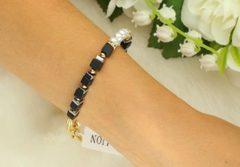 Bransoletka damska Coeur de Lion 435430-1300 Evolution GeoCUBE® z onyksu, pereł, hematytu i kryształów. Ręcznie wykonana, luksusowa biżuteria na prezent (3).jpg