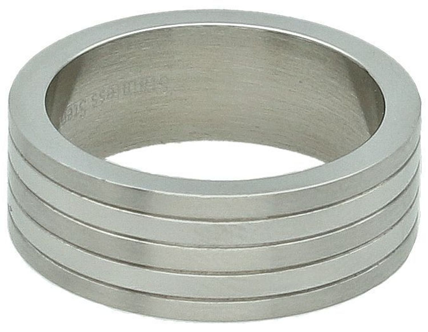 Obrączka męska stalowa z dodatkiem szlifowania 4424-37 Stalowy pierścionek męski w formie szerokiej obrączki, ozdobiony szlifowaniami. Oryginalny pierścionek będzie idealnym prezentem dla ukochanego mężczyzny.1.jpg