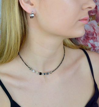 Bransoletka damska Swarovski Coeur De Lion czarne kryształy Kolczyki Gratis 4564301200. Bransoletka ozdobiona fasetowanymi kryształkami w kolorze szarym, kryształkami Swarovsk (4) choker krótki z kryształami.JPG