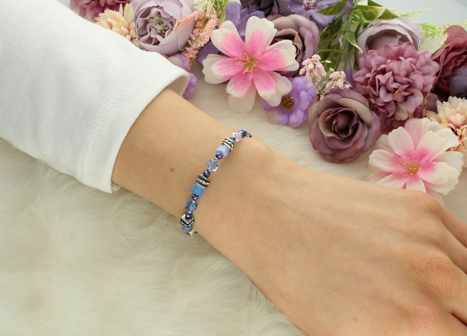 Bransoletka damska Coeur De Lion Kryształy Swarovski, Syntetyczne tygrysie, oko Polaris 456530-0700. 🌟 Bransoletka Coeur De Lion – Mini Cubes Blue 💙1.jpg