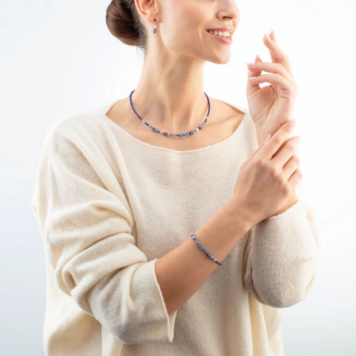 Bransoletka damska Coeur De Lion Kryształy Swarovski, Syntetyczne tygrysie, oko Polaris 456530-0700. 🌟 Bransoletka Coeur De Lion – Mini Cubes Blue 💙1.jpg