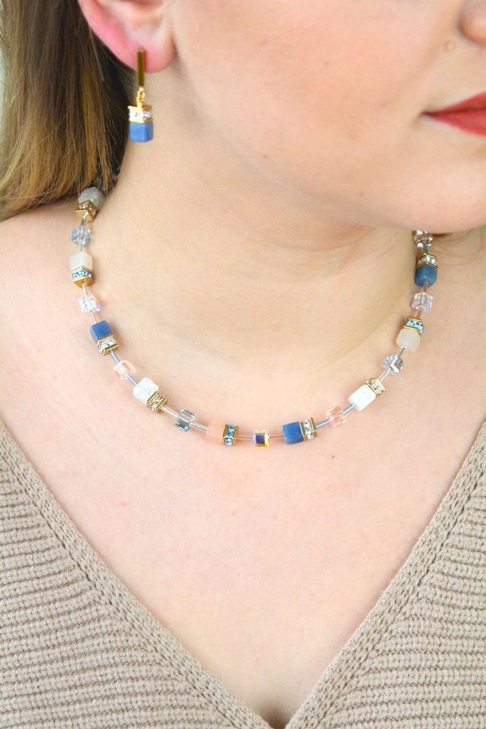 Naszyjnik damski Swarovski Coeur De Lion niebieski i różowy awenturyn 4605100720. Biżuteria idealna zarówno na eleganckie, jak i niezobowiązujące okazje, wykonana z połyskujących kryształów Swarovski®. I.jpg