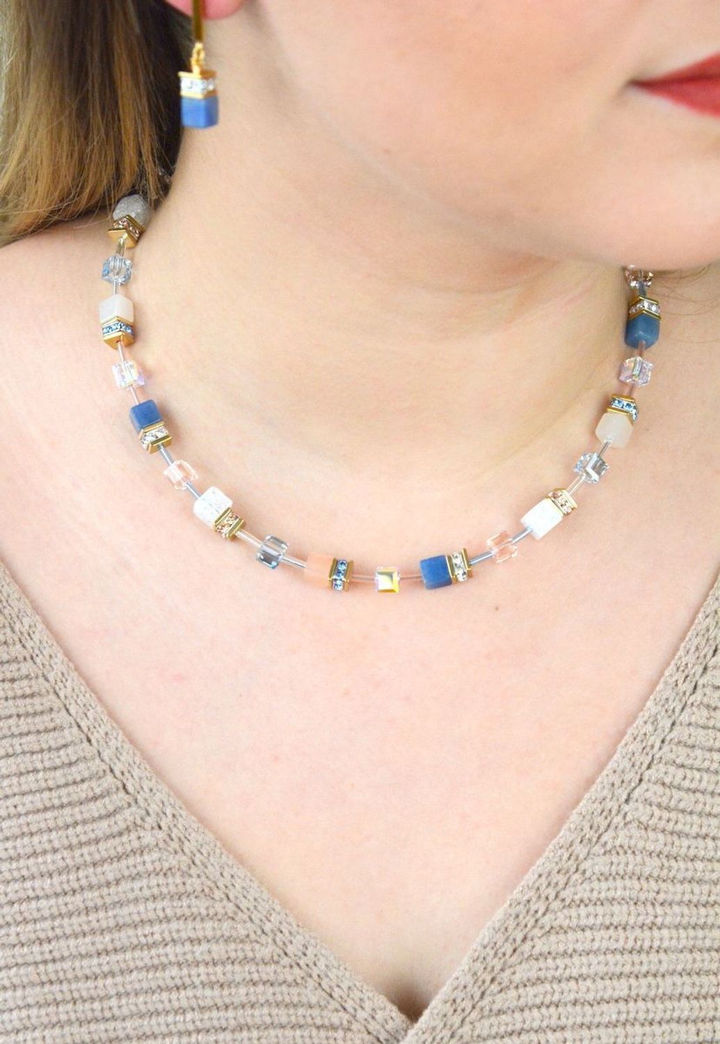 Naszyjnik damski Swarovski Coeur De Lion niebieski i różowy awenturyn 4605100720. Biżuteria idealna zarówno na eleganckie, jak i niezobowiązujące okazje, wykonana z połyskujących kryształów Swarovski®. I.jpg