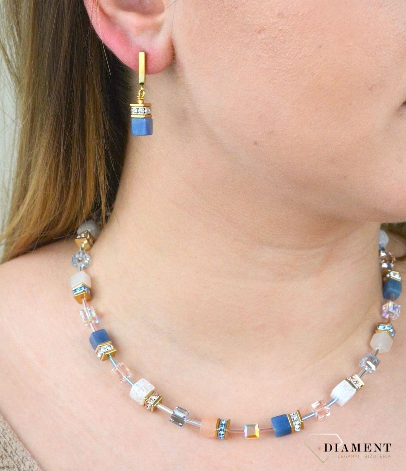 Kolczyki damskie Swarovski Coeur De Lion niebieski awenturyn 4605210720. Biżuteria idealna zarówno na eleganckie, jak i niezobowiązujące okazje, wykonana z połyskujących kryształów Swarovski®. Idealny po.jpg