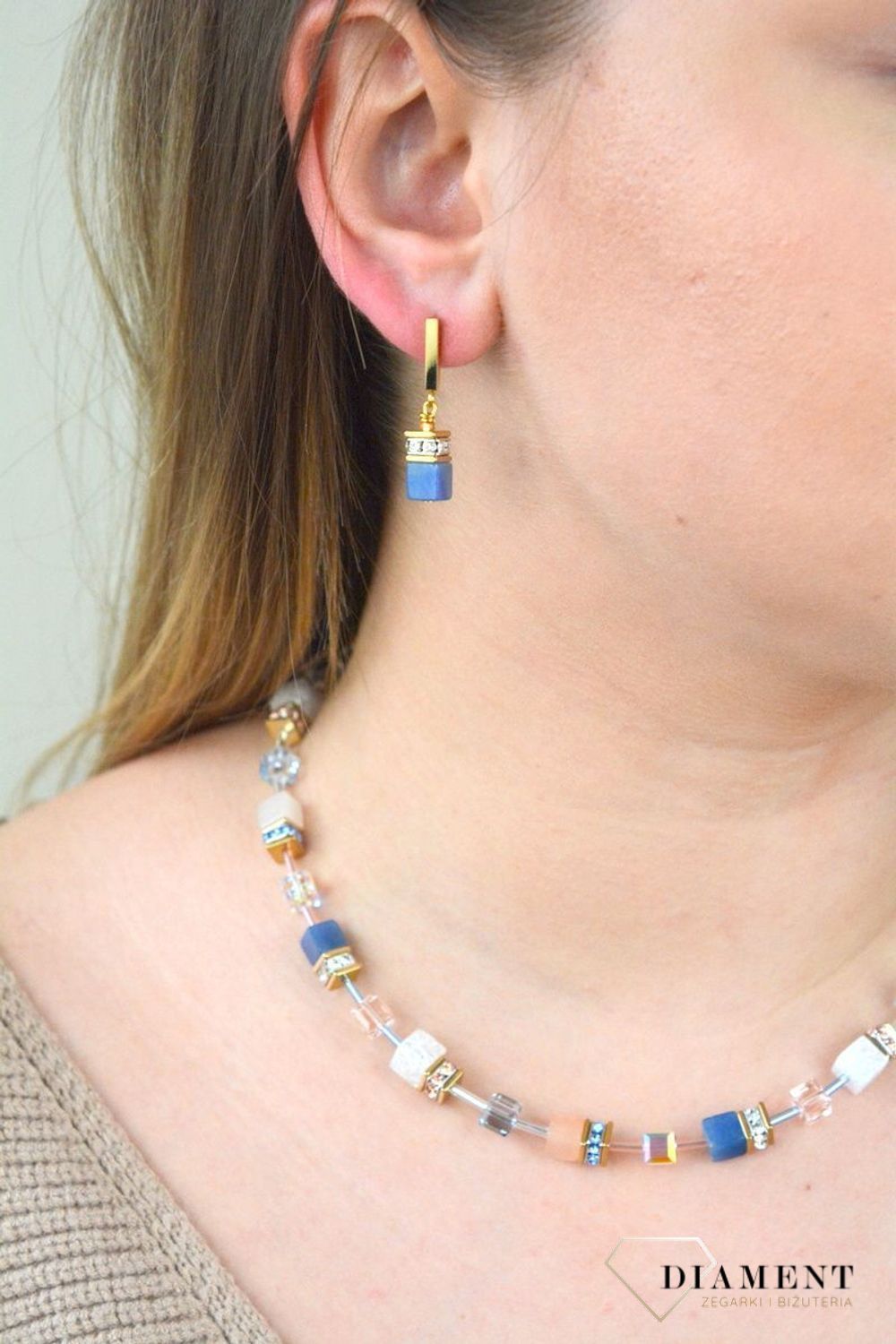 Kolczyki damskie Swarovski Coeur De Lion niebieski awenturyn 4605210720. Biżuteria idealna zarówno na eleganckie, jak i niezobowiązujące okazje, wykonana z połyskujących kryształów Swarovski®. Idealny po.jpg