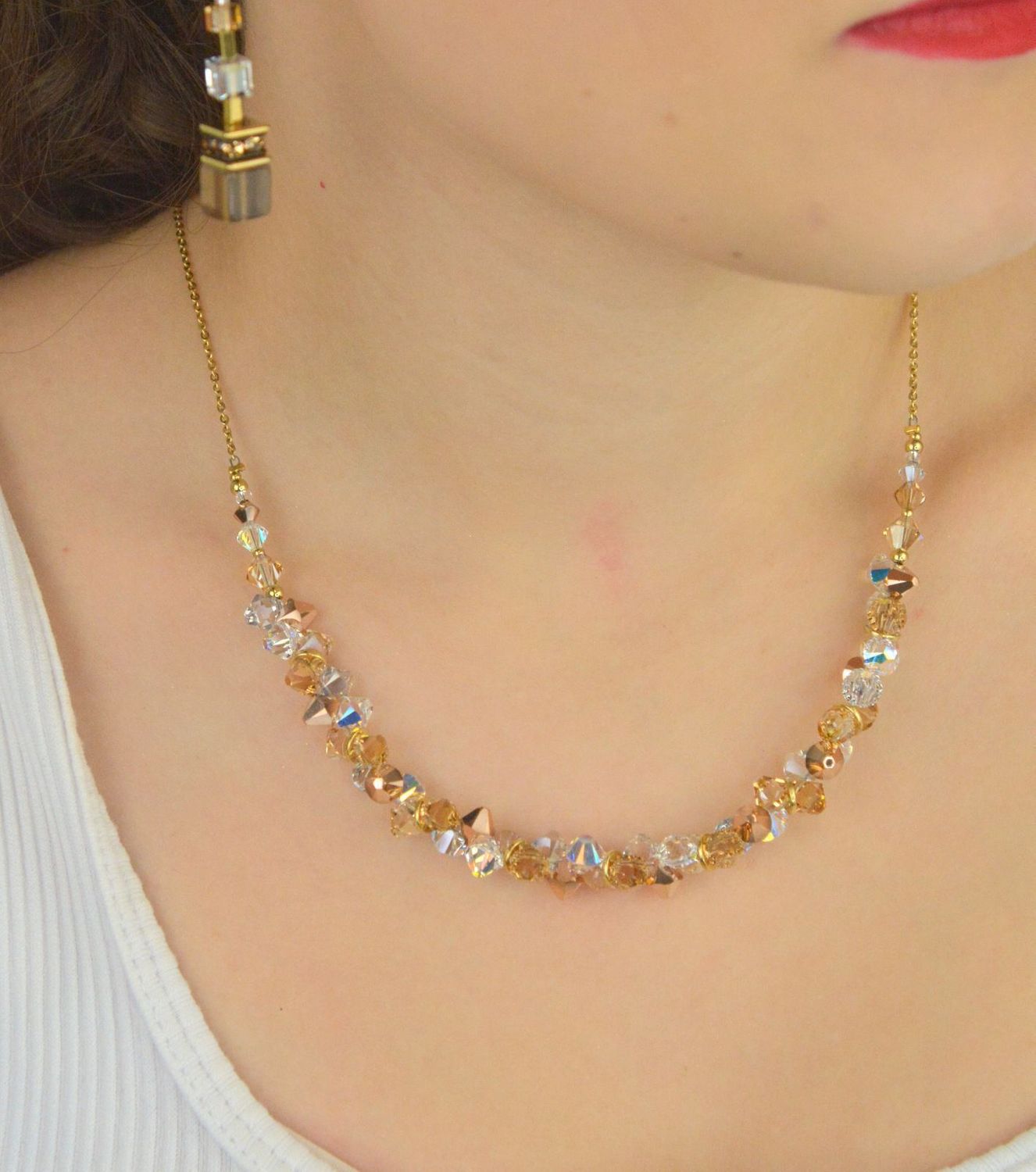 Naszyjnik damski Dancing Crystals COEUR DE LION 4639101016 – złoto-beżowy z kryształami Swarovskii (2).jpg