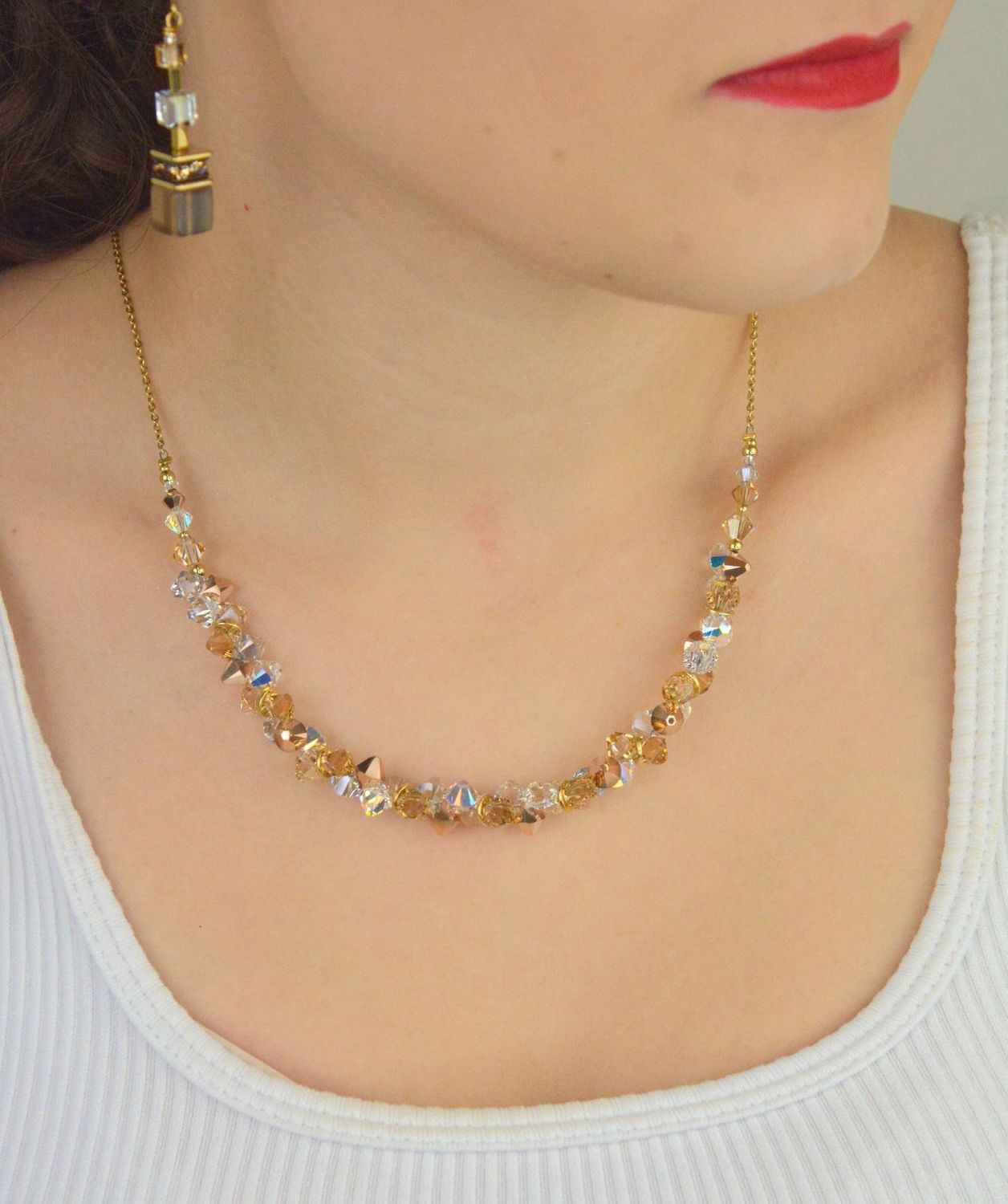 Naszyjnik damski Dancing Crystals COEUR DE LION 4639101016 – złoto-beżowy z kryształami Swarovskii (2).jpg