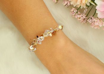 Bransoletka damska Dancing Crystals od COEUR DE LION w odcieniu złota i beżu 4639301016. Kryształy Swarovski®, regulowana długość, ekskluzywne opakowanie. Idealna na prezent! (2).jpg