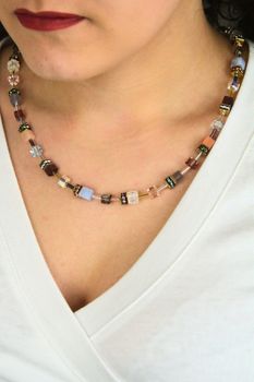 Naszyjnik Coeur de Lion GeoCUBE® Golden Blush 490510-1924 złoty – kamienie naturalne, Swarovski (2).jpg