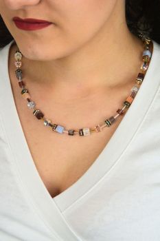 Naszyjnik Coeur de Lion GeoCUBE® Golden Blush 490510-1924 złoty – kamienie naturalne, Swarovski (3).jpg