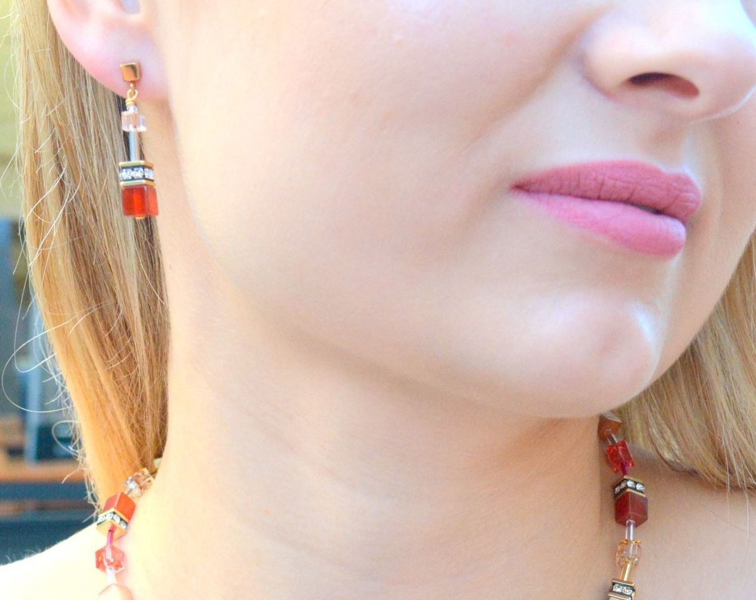 Kolczyki damskie Coeur de Lion GeoCUBE® Iconic Precious karneol 4905210310..jpg