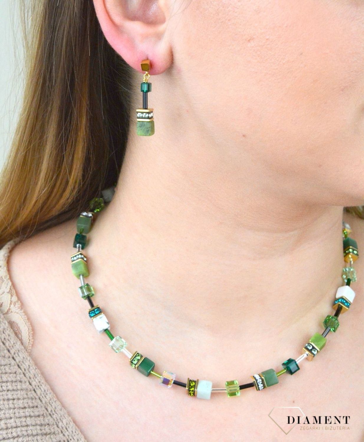 Kolczyki damskie Swarovski Coeur De Lion zielony awenturyn 4905210500. Biżuteria idealna zarówno na eleganckie, jak i niezobowiązujące okazje, wykonana z połyskujących kryształów Swarovski®. Idealny pomysł na prezent. 33.jpg