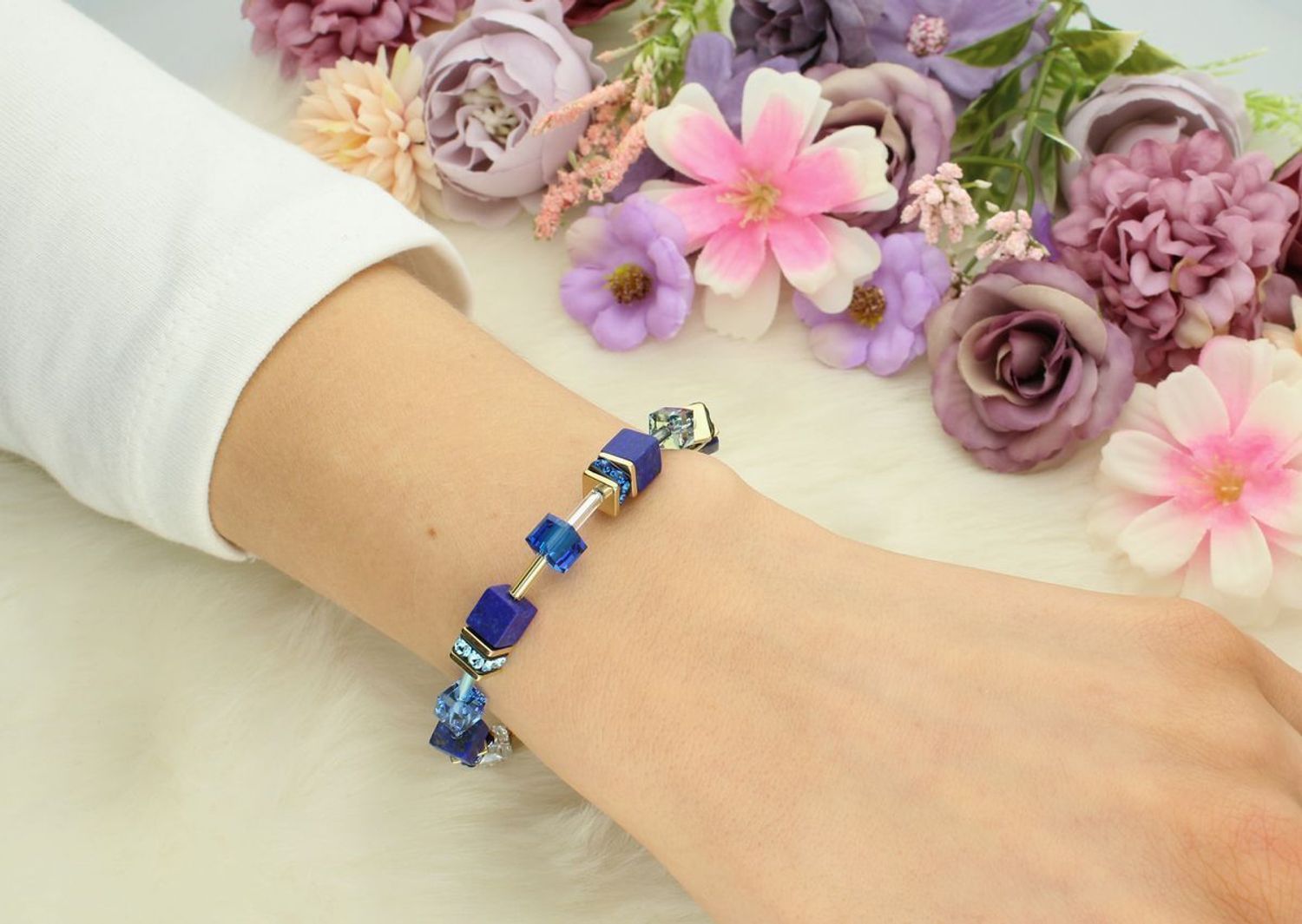 Bransoletka damska Coeur De Lion Lapis Lazuli Coeur De Lion 4905300700 ✨ Bransoletka GeoCUBE® Iconic Precious w kolorze niebieskim – klasyka z odrobiną magii! 💙🌟1.jpg