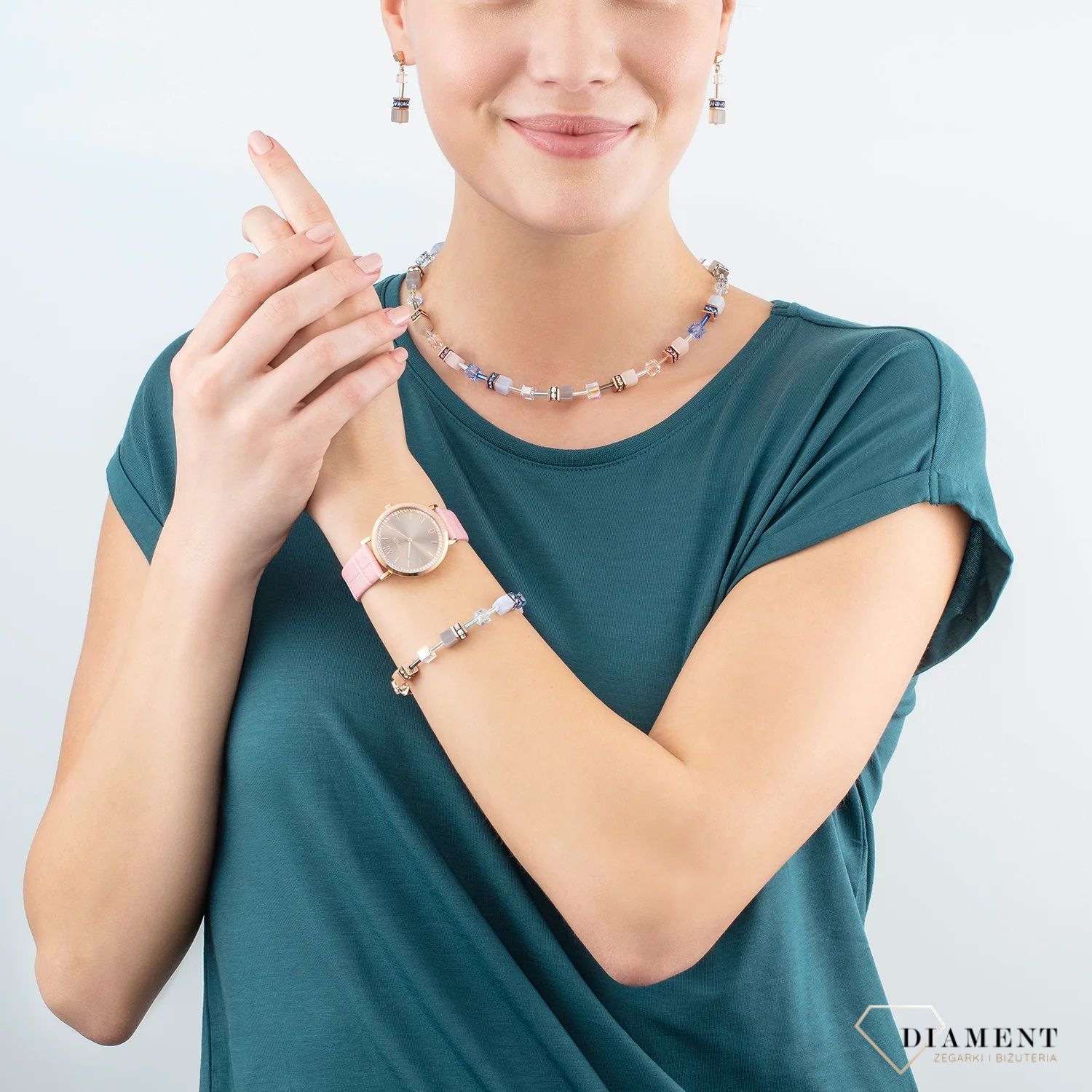 Bransoletka damska Coeur De Lion GeoCUBE® Iconic Precious 4905300738. COEUR DE LION to nowy koncept biżuterii, wykonanej ręcznie, przy użyciu naturalnych kamieni oraz wysokiej jakości materiałów kryształy Swarovski®, agat, chalcedon, różowy aw1.jpg