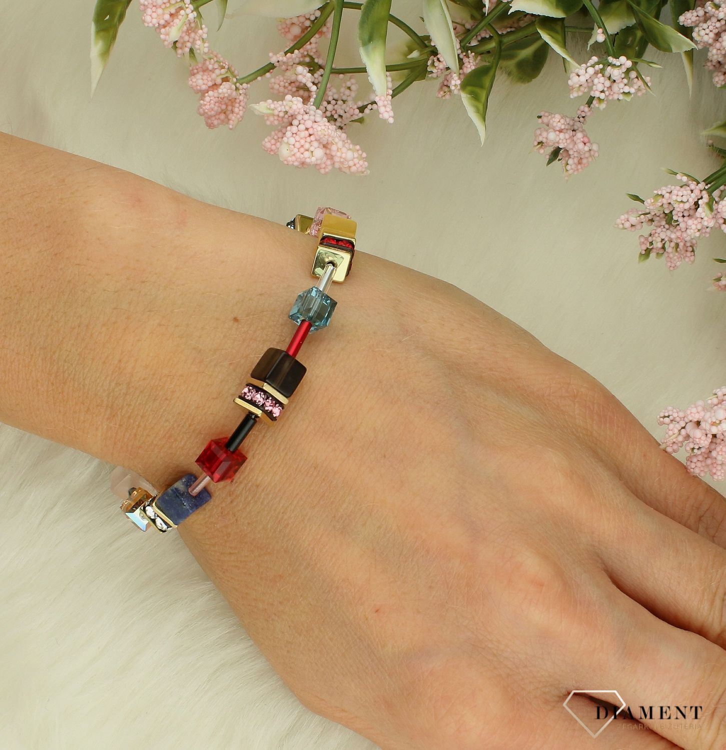 Bransoletka damska Coeur de Lion GeoCUBE® Iconic Precious bracelet energy 4905301592. Bransoletka damska Swarovski Coeur De Lion z pereł w kolorze złota. Idealna zarówno na eleganckie, jak i niezobowiązujące okazje, ta bransolet.jpg