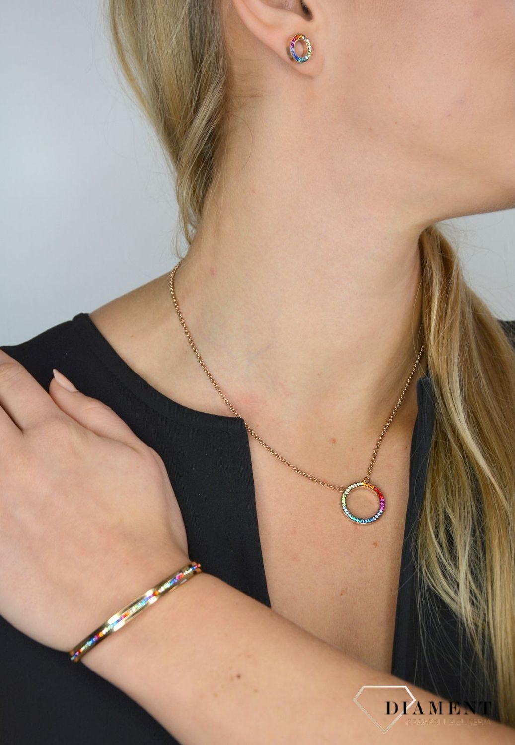 Kolczyki srebrne Swarovski pozłacane różowym złotem. Eleganckie kolczyki z ozdobnym elementem w kształcie kółka.jpg