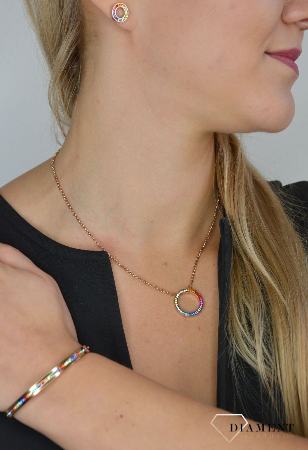 Kolczyki srebrne Swarovski pozłacane różowym złotem. Eleganckie kolczyki z ozdobnym elementem w kształcie kółka.jpg