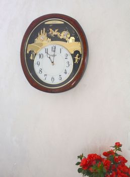 Ścienny zegar RHYTHM karoca, koń 4MH762WD23 to brązowy zegar z kryształkami swarovskiego (1).JPG
