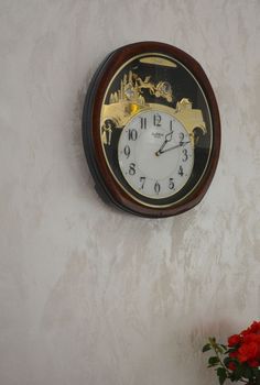 Ścienny zegar RHYTHM karoca, koń 4MH762WD23 to brązowy zegar z kryształkami swarovskiego (3).JPG