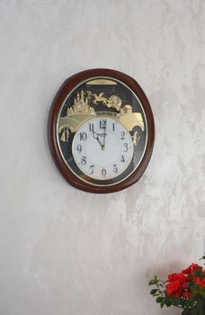 Ścienny zegar RHYTHM karoca, koń 4MH762WD23 to brązowy zegar z kryształkami swarovskiego (8).JPG