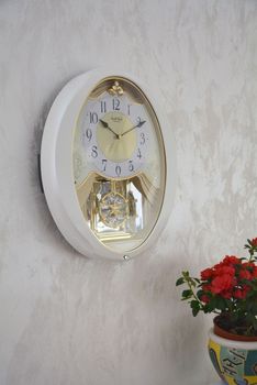 Zegar ścienny do salonu Rhythm Biały z kryształami Swarovskiego 4MJ440WUC3. Zegar ścienny do salonu w białej kolorystyce. Duży zegar ścienny.  (1).JPG