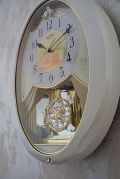 Zegar ścienny do salonu Rhythm Biały z kryształami Swarovskiego 4MJ440WUC3. Zegar ścienny do salonu w białej kolorystyce. Duży zegar ścienny.  (4).JPG