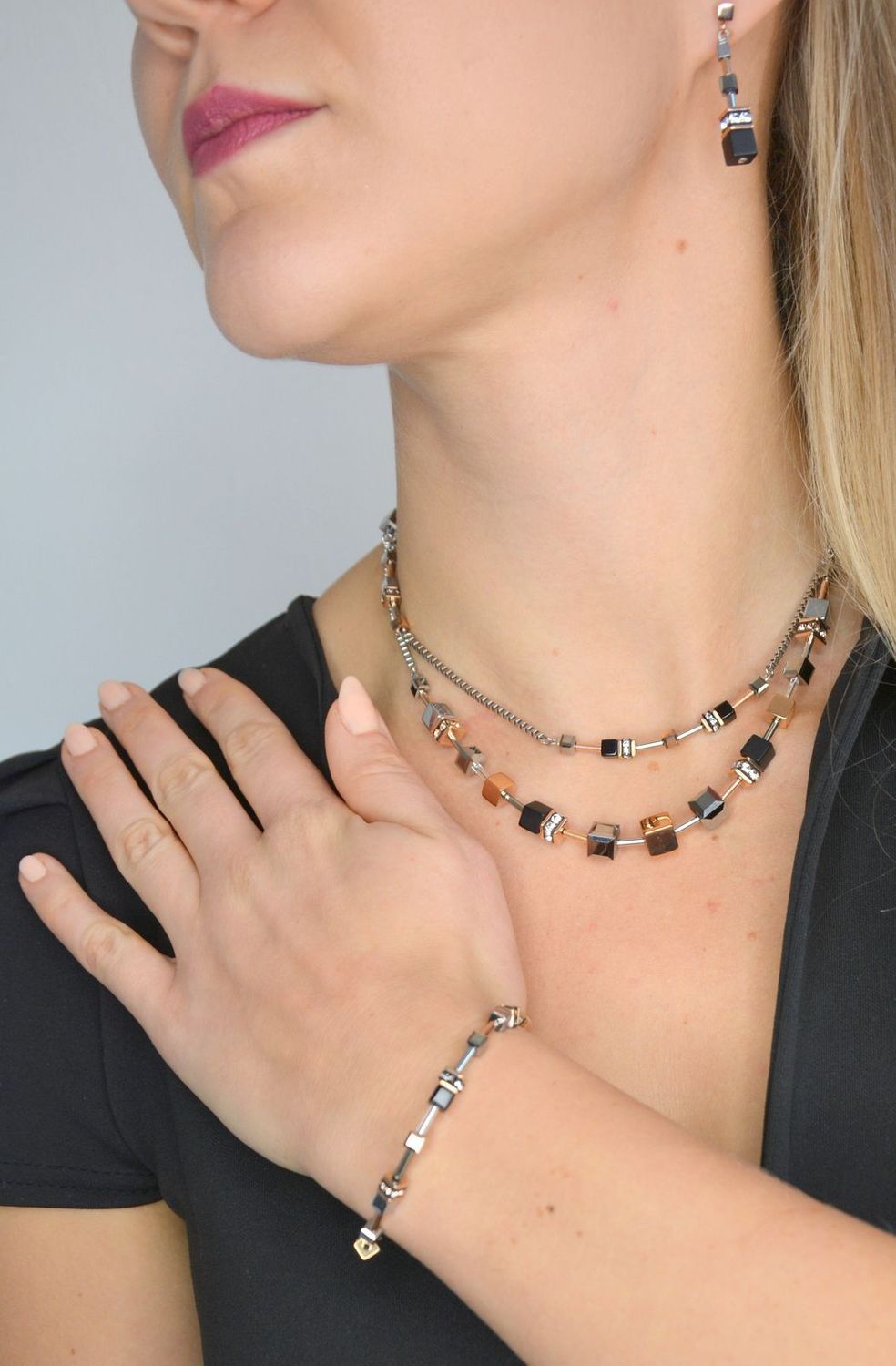 Piękna Bransoletka damska Swarovski Coeur De Lion onyks ozdobiona kryształami Swarovski® to idealny pomysł na prezent dla kobiety oraz jako dodatek do wielu stylizacji..webp