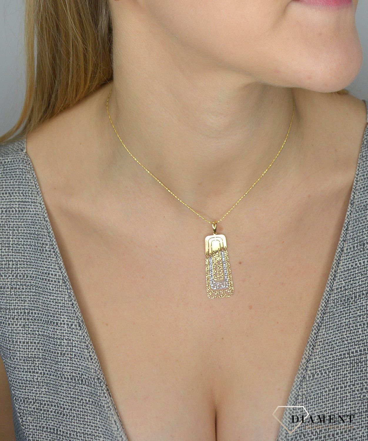 Złota zawieszka 585 ażurowa zawieszka 50132222. Złota zawieszka o ciekawym i ponadczasowym wzorze wykonany w dwóch kolorach złota.jpg