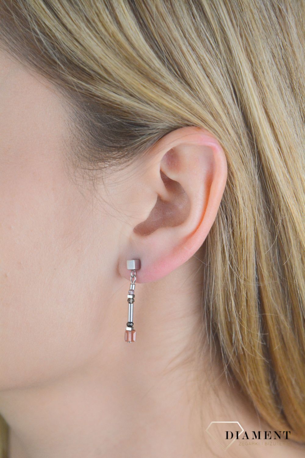 Kolczyki damskie Coeur de Lion Multicolour Art Nouveau 5027211578. Kolczyki z kryształem Swarovskiego. Damskie kolczyki wiszące Coeur de Lion. Kolczyki z różówym kryształem. Kolczyki stalowe Coeur de Lion idealne na prezent..jpg