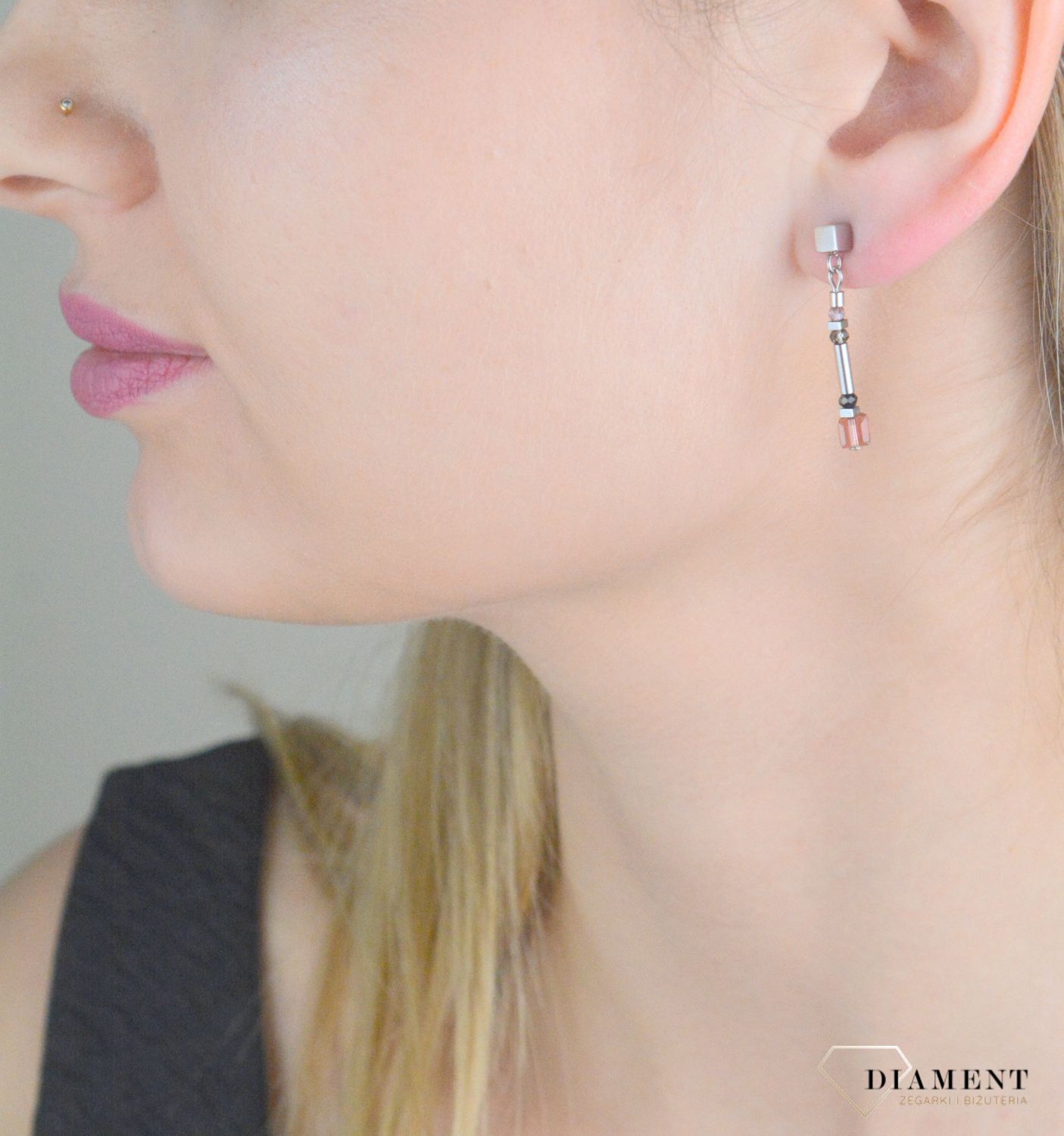 Kolczyki damskie Coeur de Lion Multicolour Art Nouveau 5027211578. Kolczyki z kryształem Swarovskiego. Damskie kolczyki wiszące Coeur de Lion. Kolczyki z różówym kryształem. Kolczyki stalowe Coeur de Lion idealne na prezent..jpg