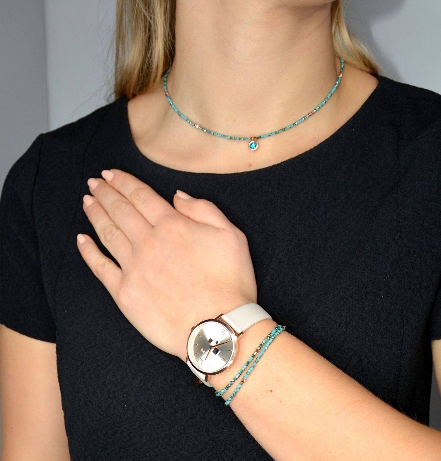 Naszyjnik damski Swarovski zielone kryształy Coeur De Lion 5033100624. Piękny naszyjnik damski Coeur de Lion ozdobiona kryształami Swarovski® to idealny pomysł na prezent dla kobiety oraz jako dodatek do wiel.jpg