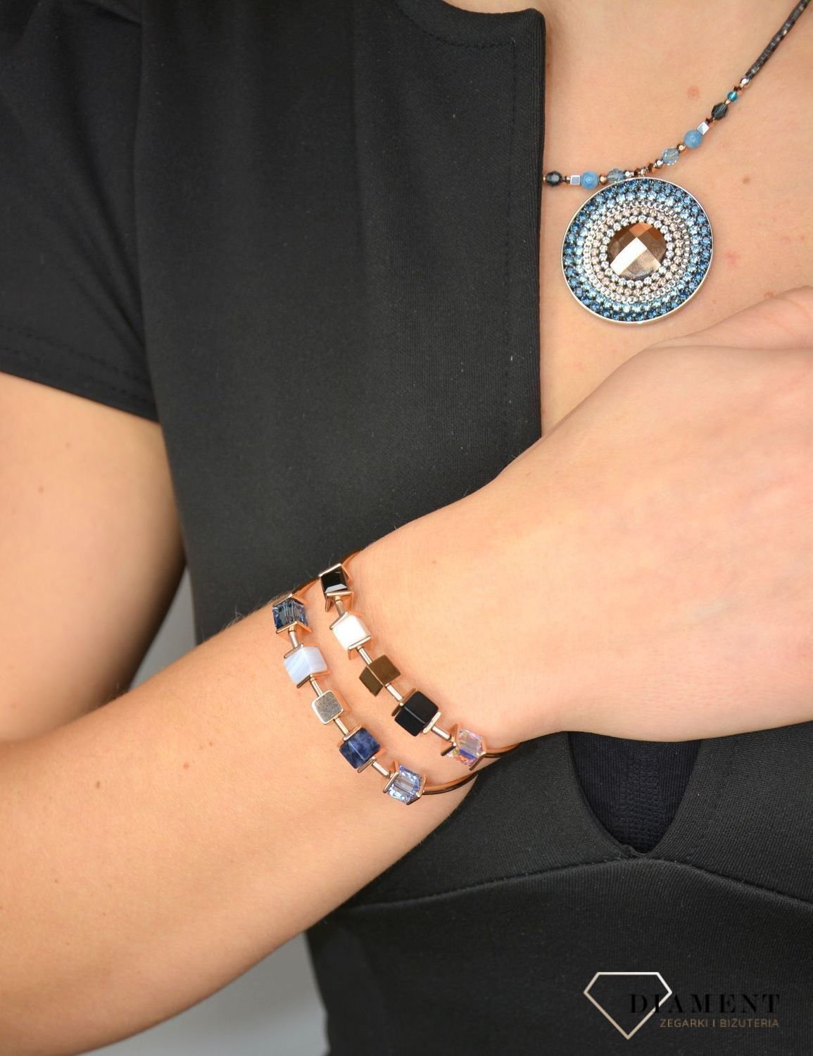 Piękna Bransoletka damska Swarovski Coeur De Lion granatowy sodalit i jasnoniebieski chalcedon, ozdobiona kryształami Swarovski® to idealny pomysł na prezent dla kobiety oraz jako dodatek do wielu stylizacji..jpg