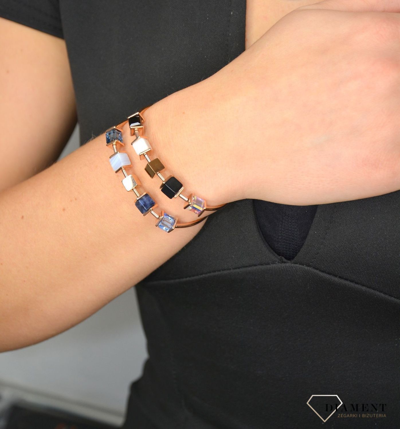 Piękna Bransoletka damska Swarovski Coeur De Lion granatowy sodalit i jasnoniebieski chalcedon, ozdobiona kryształami Swarovski® to idealny pomysł na prezent dla kobiety oraz jako dodatek do wielu stylizacji..jpg