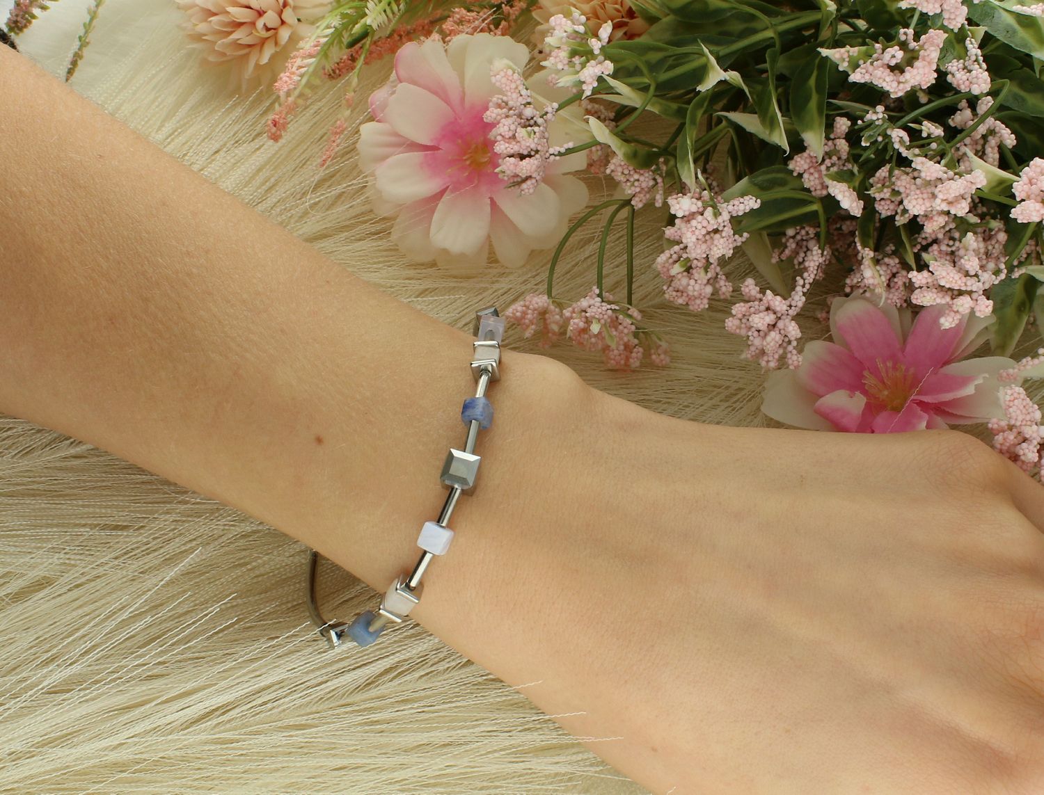 Bransoletka damska Swarovski Coeur de Lion 5059300710 COEUR DE LION to nowy koncept biżuterii, wykonanej ręcznie, przy użyciu kryształów, oraz wysokiej jakości materiałów. COEUR DE LION daje 1.jpg